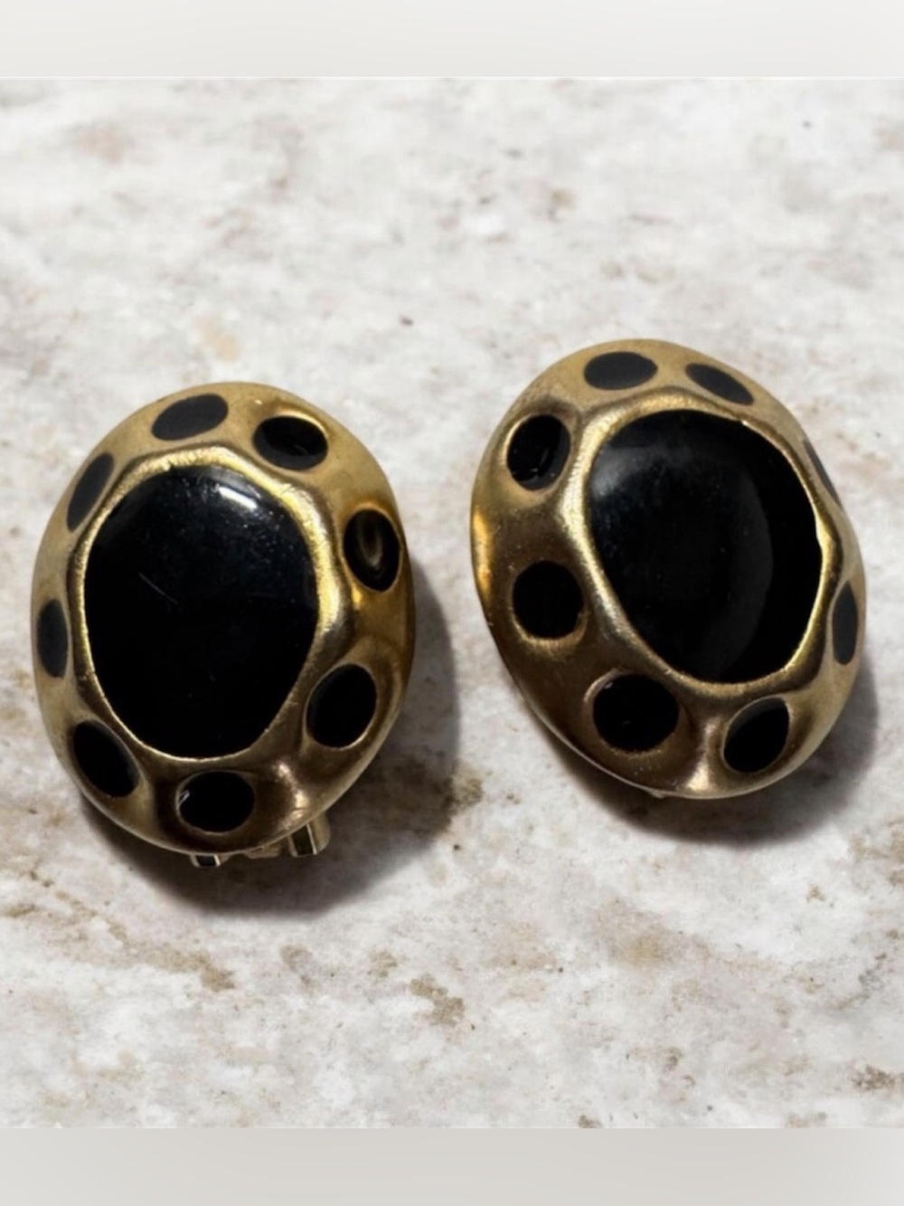 Vintage Erwin Pearl Clip-On Earrings –‎ Black & Gold Dome Design